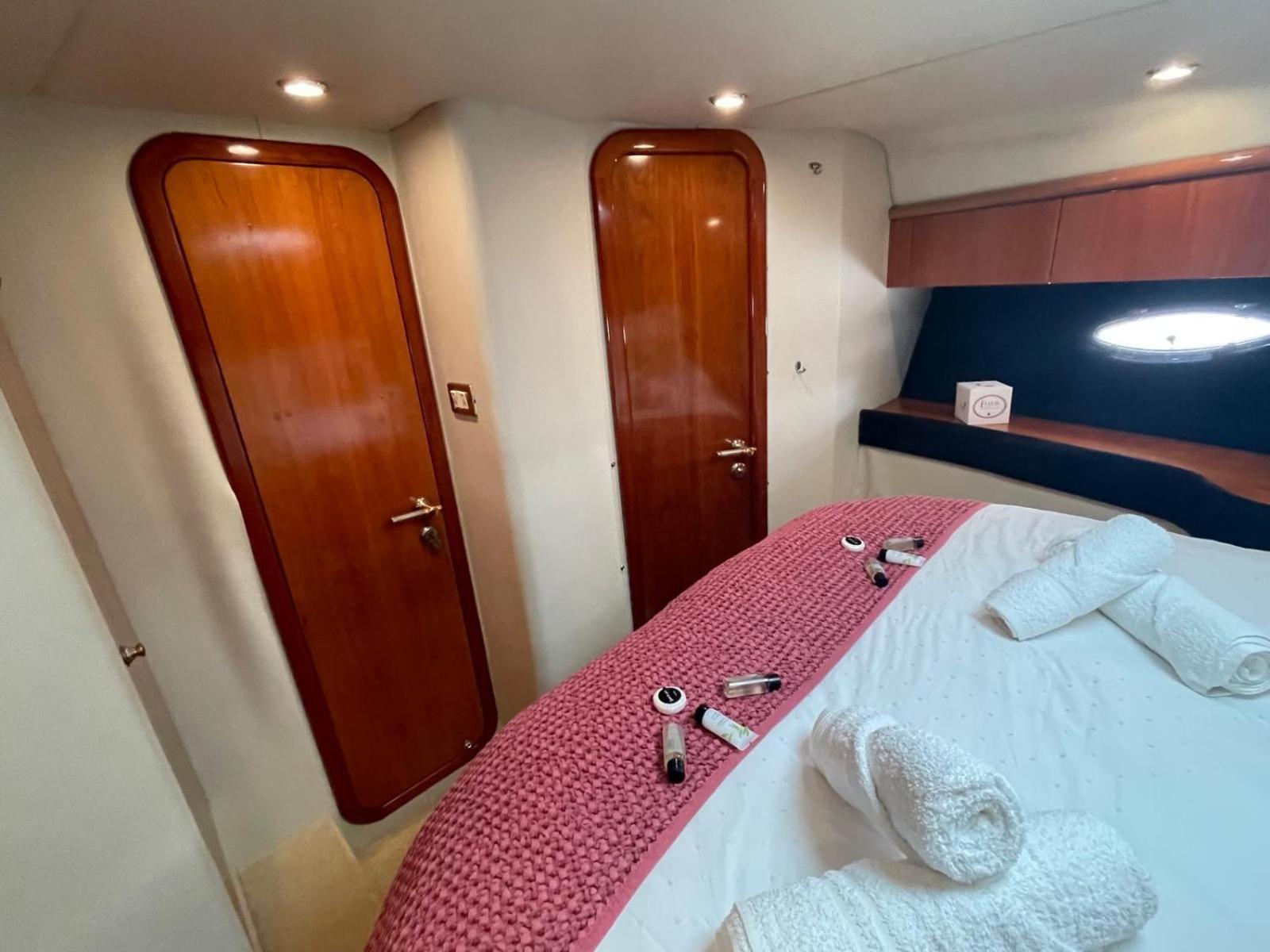 Boat Accommodation Ltd 토키 외부 사진